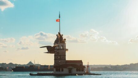 Işık Kulesi ile Geceyi Aydınlatmanın Yolları